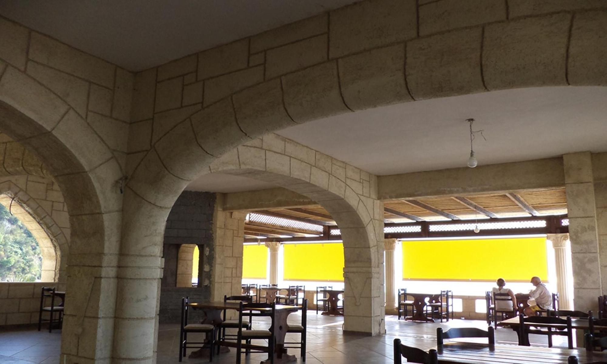 Castle Hotel Himare Exterior photo