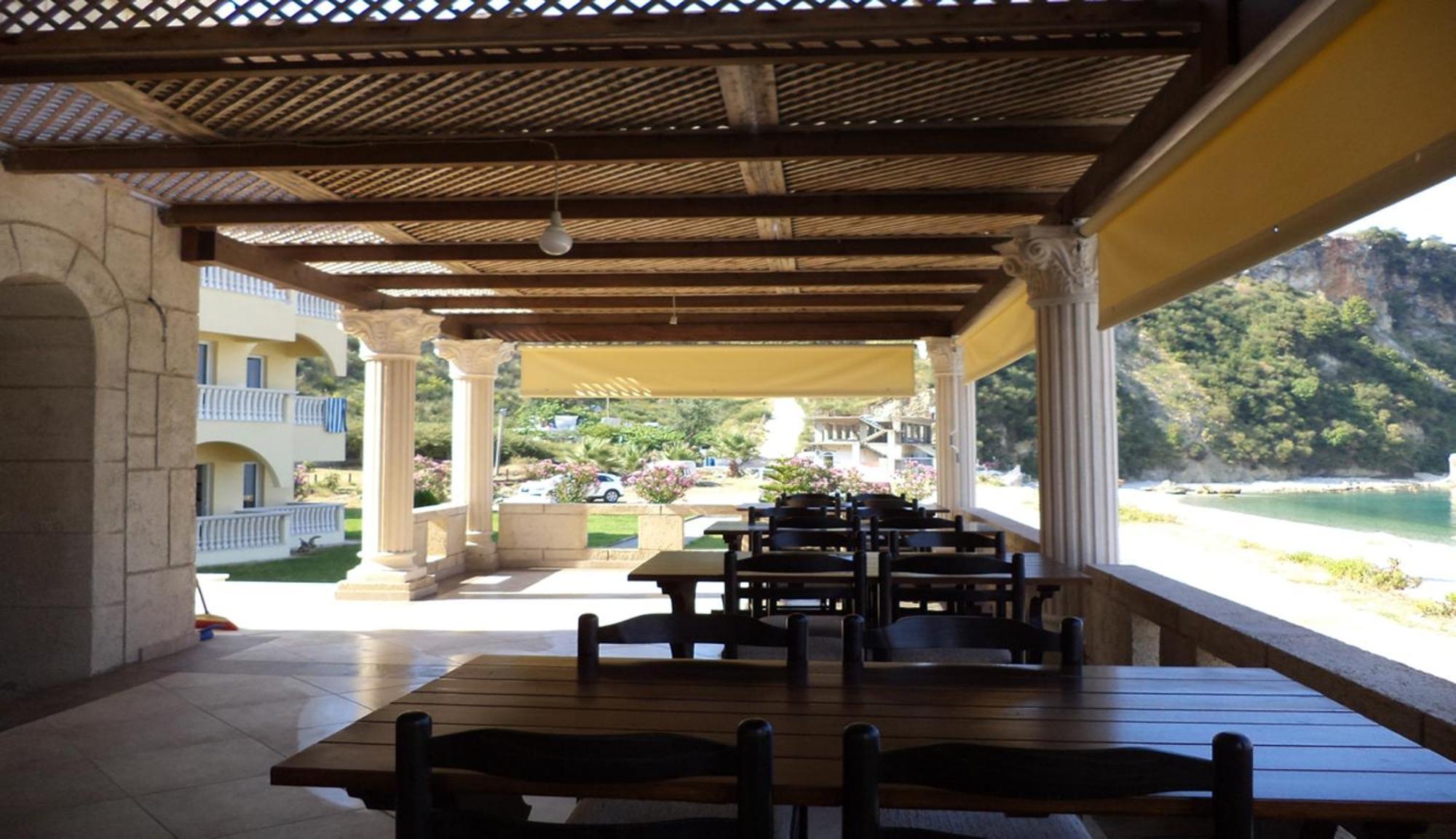 Castle Hotel Himare Exterior photo