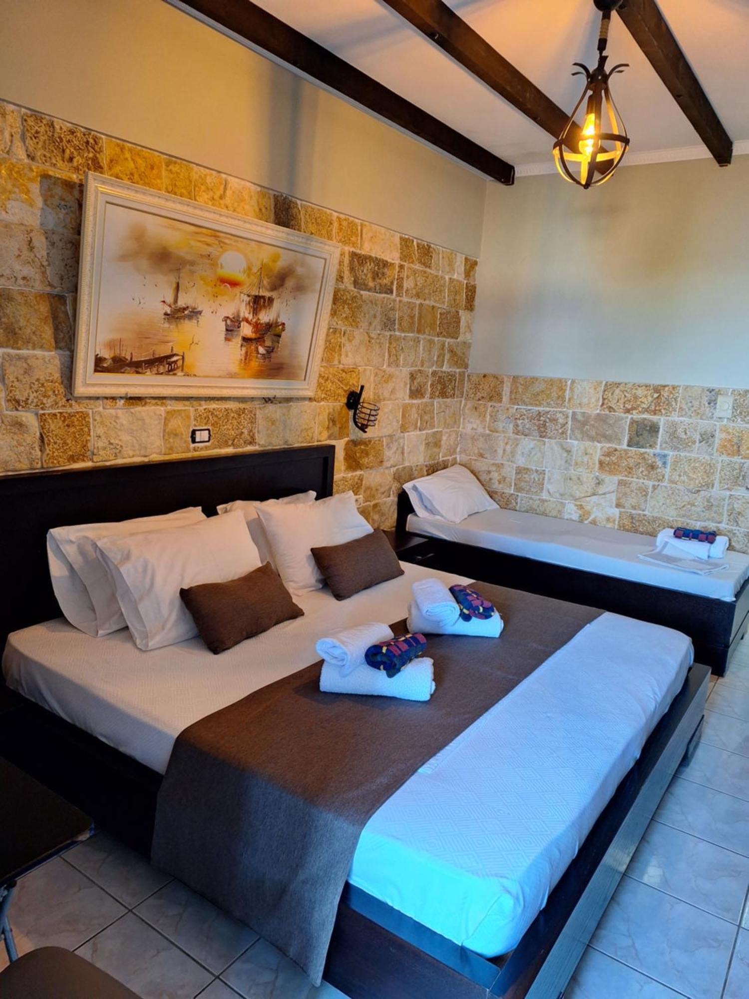 Castle Hotel Himare Exterior photo