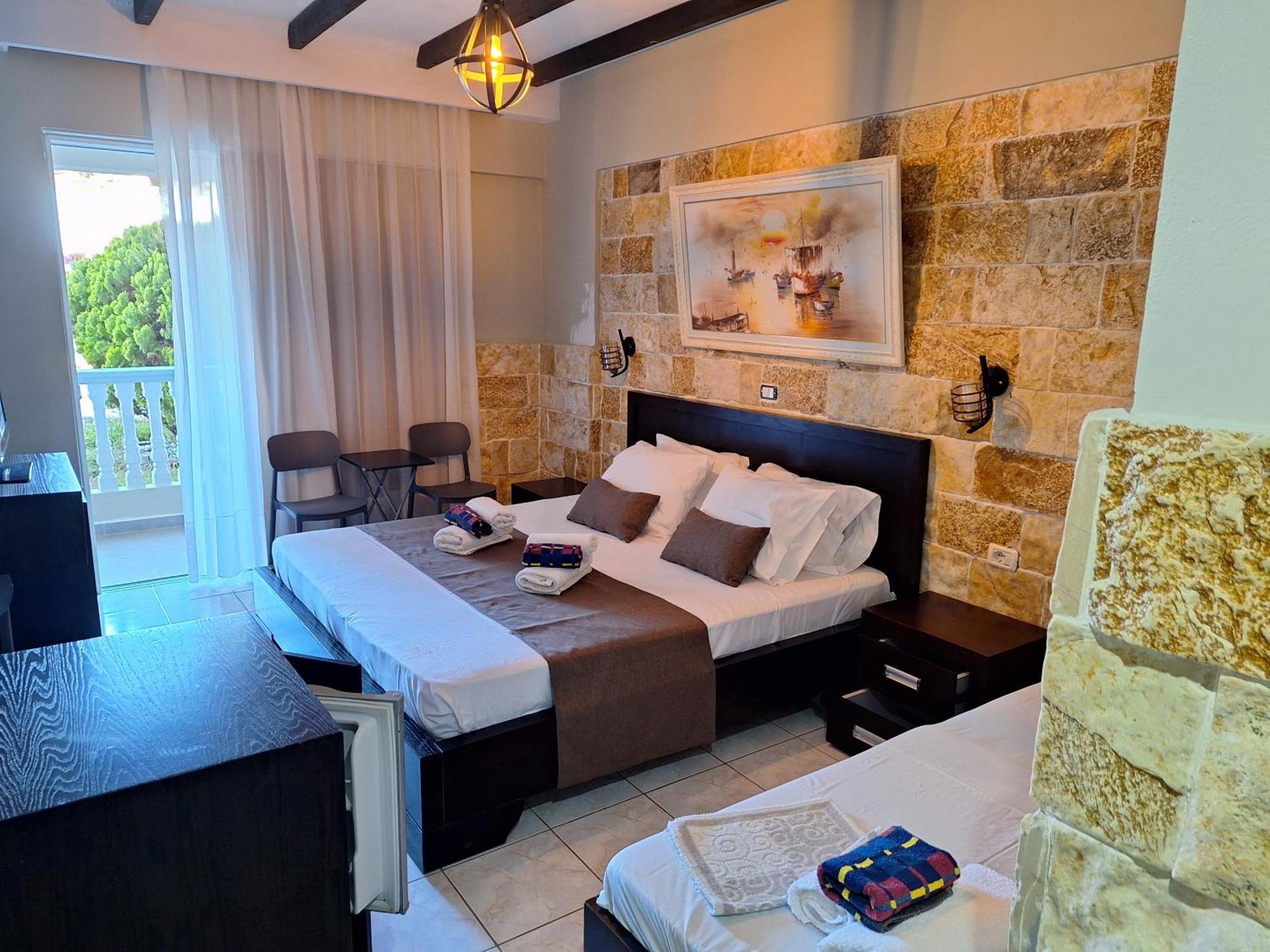 Castle Hotel Himare Exterior photo