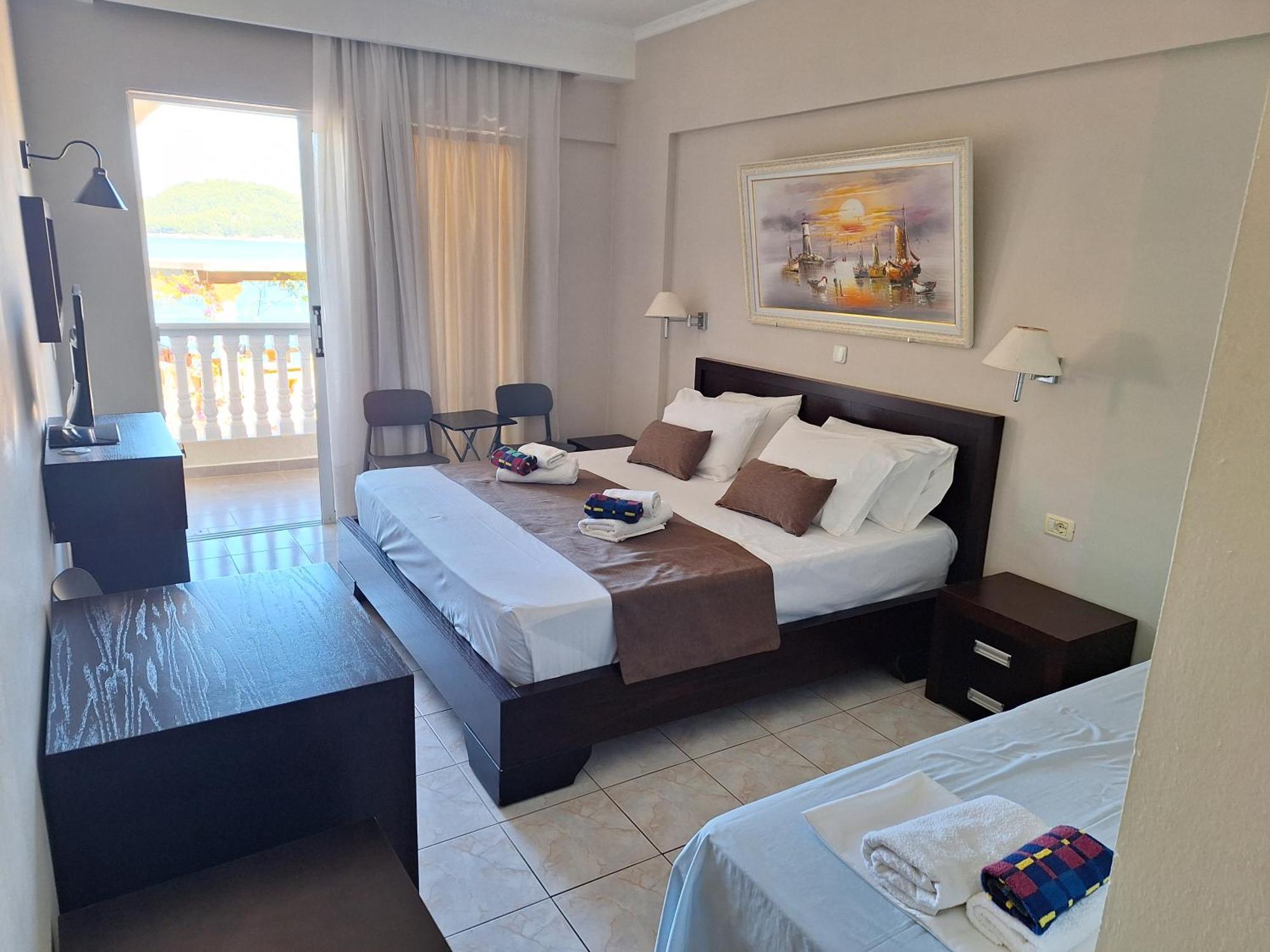 Castle Hotel Himare Exterior photo