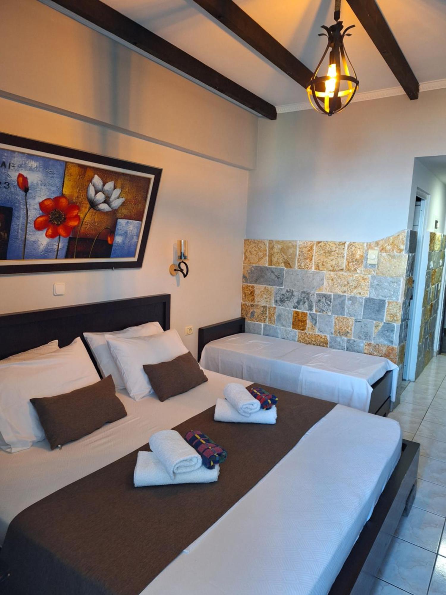 Castle Hotel Himare Exterior photo