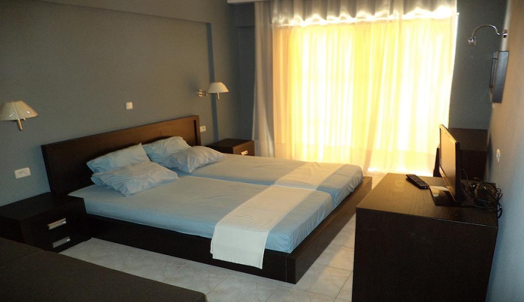 Castle Hotel Himare Room photo