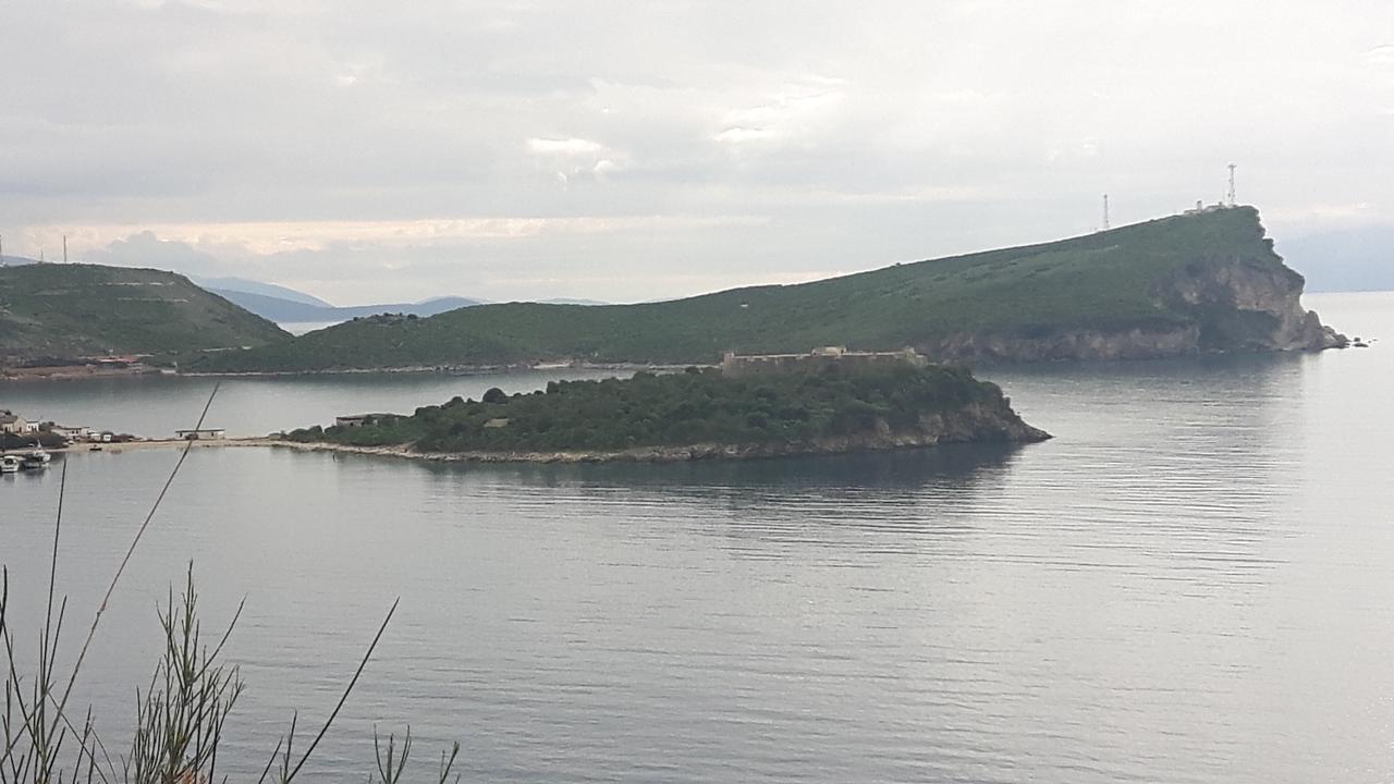 Castle Hotel Himare Exterior photo