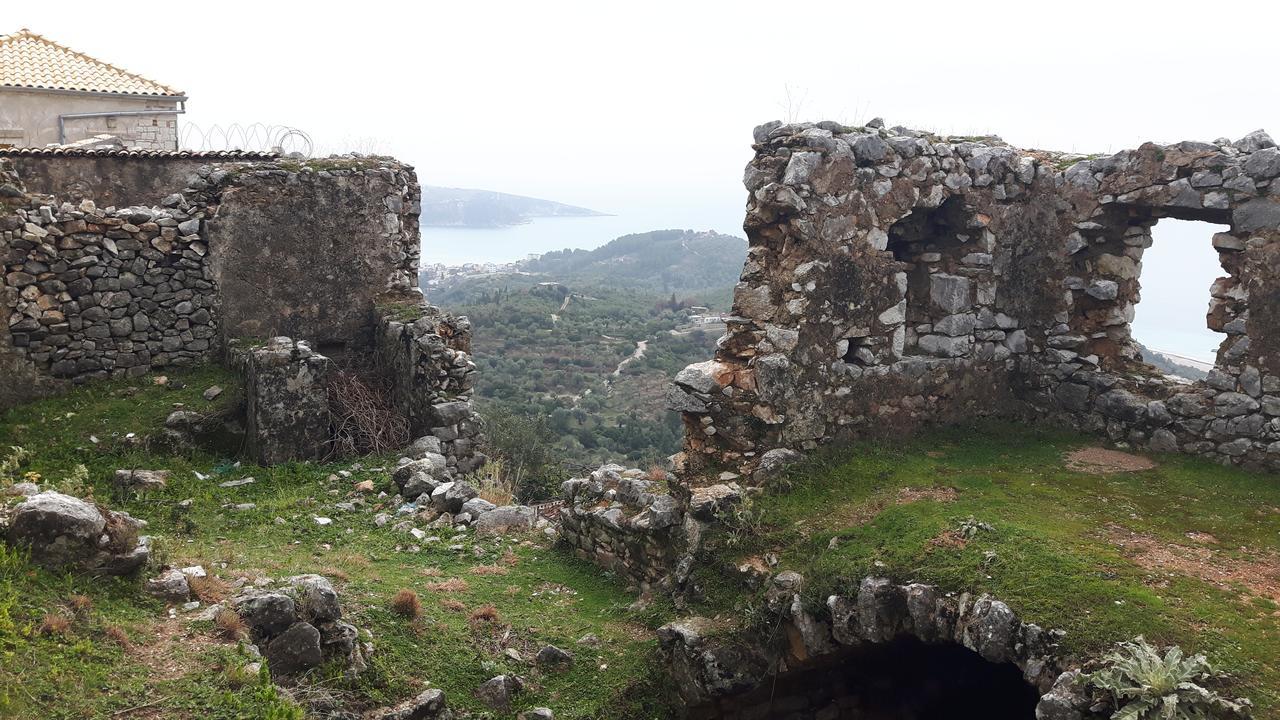 Castle Hotel Himare Exterior photo