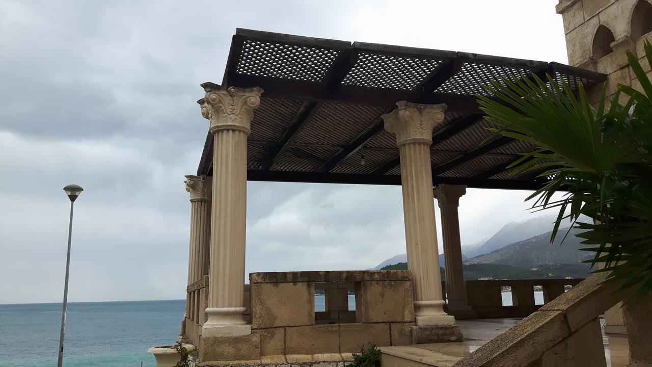 Castle Hotel Himare Exterior photo