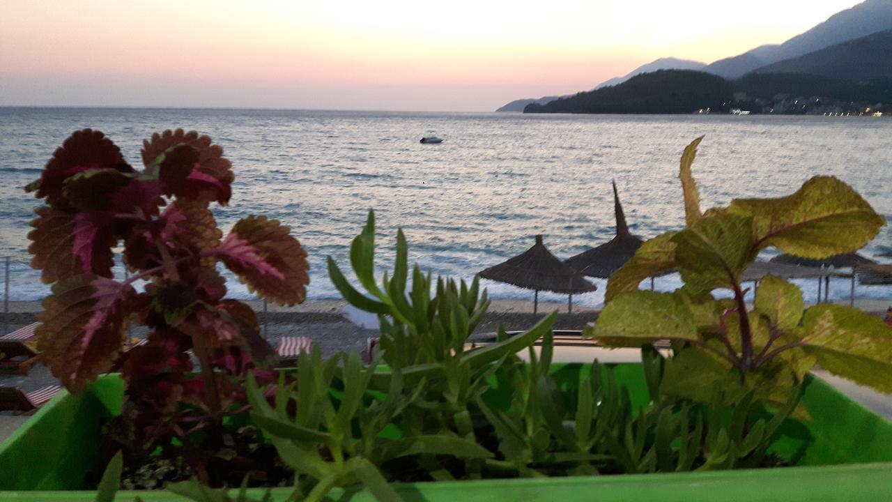Castle Hotel Himare Exterior photo