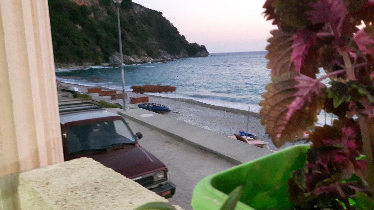 Castle Hotel Himare Exterior photo